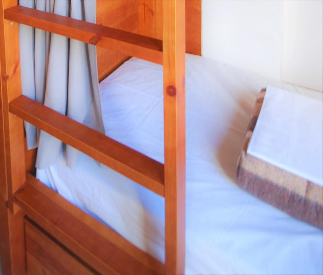 Ten To Go Hostel Βαρκελώνη Εξωτερικό φωτογραφία