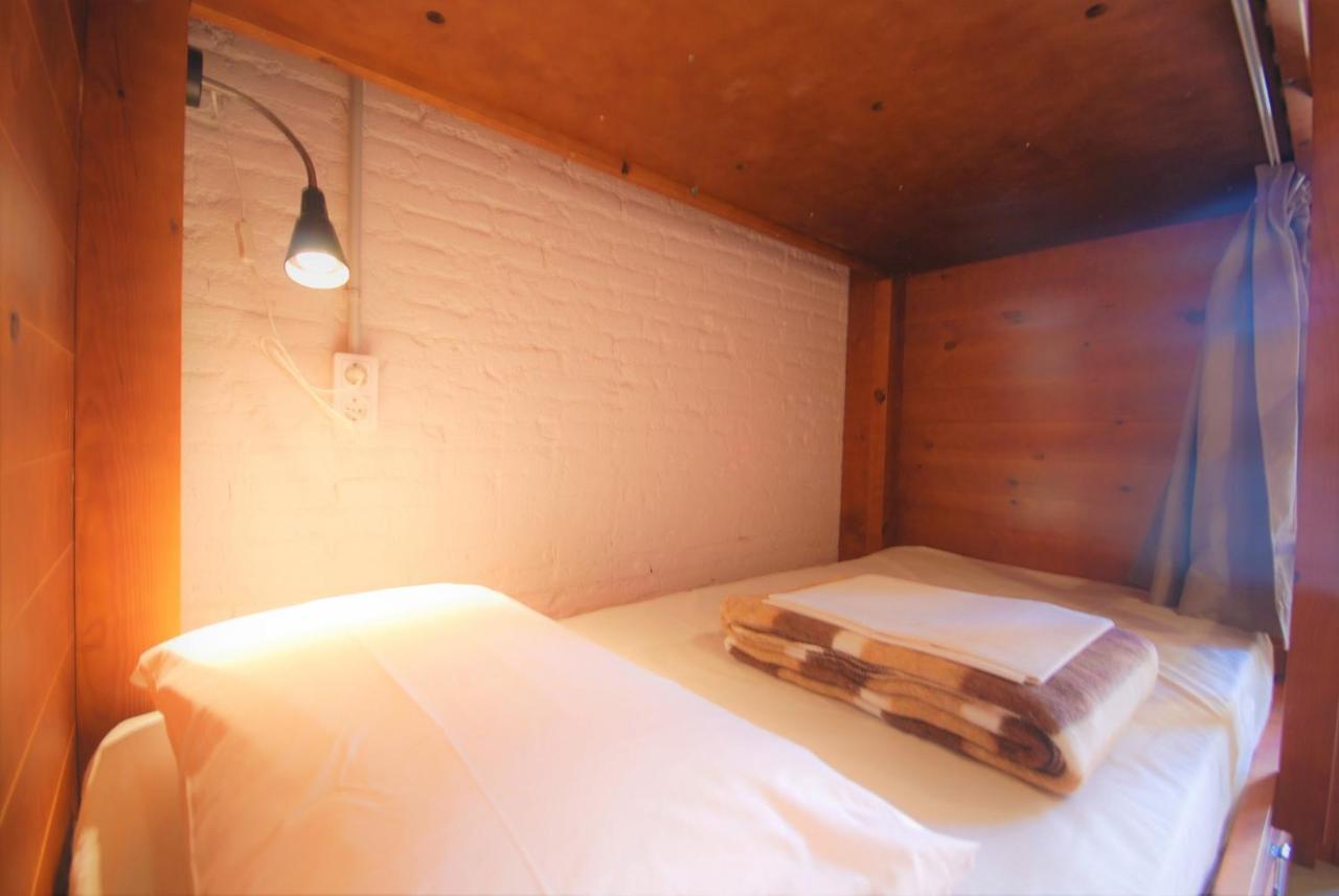 Ten To Go Hostel Βαρκελώνη Εξωτερικό φωτογραφία