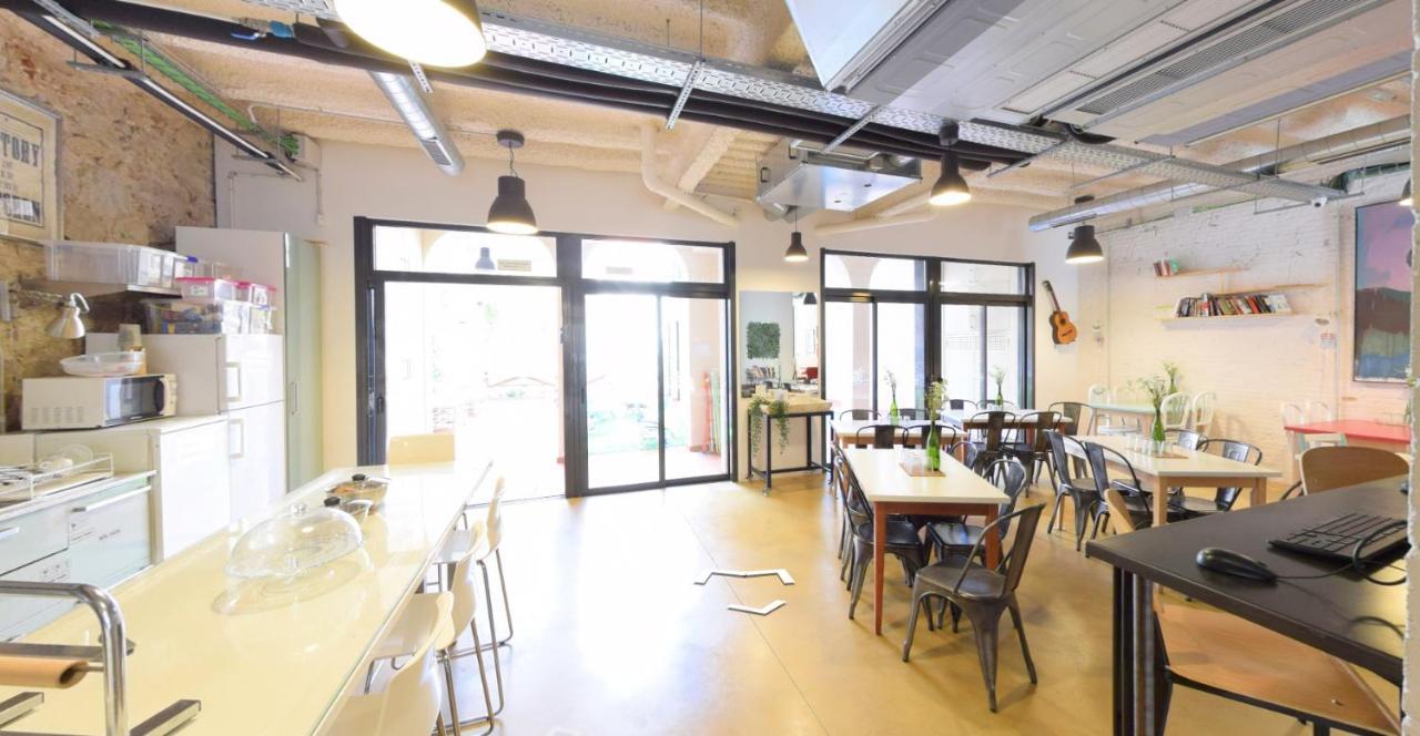 Ten To Go Hostel Βαρκελώνη Εξωτερικό φωτογραφία